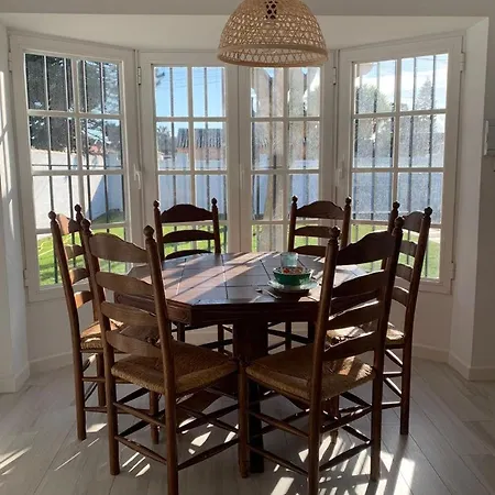Ely Apartment *